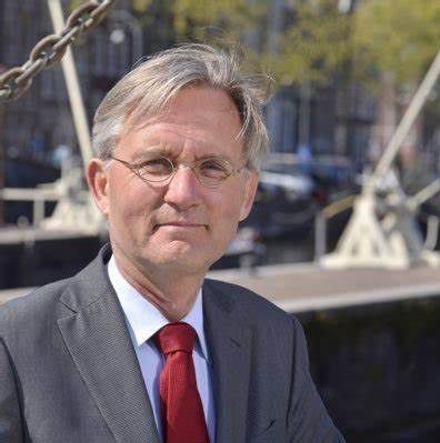 Dr Gerhard M. van den Top
